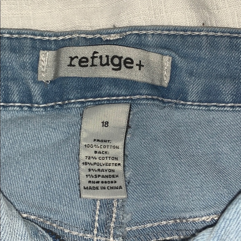 Shorts - Picture 3 of 3